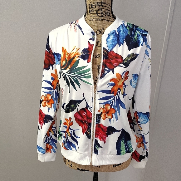 Boutique Jackets & Blazers - Beautiful Size Large Zippered Jacket